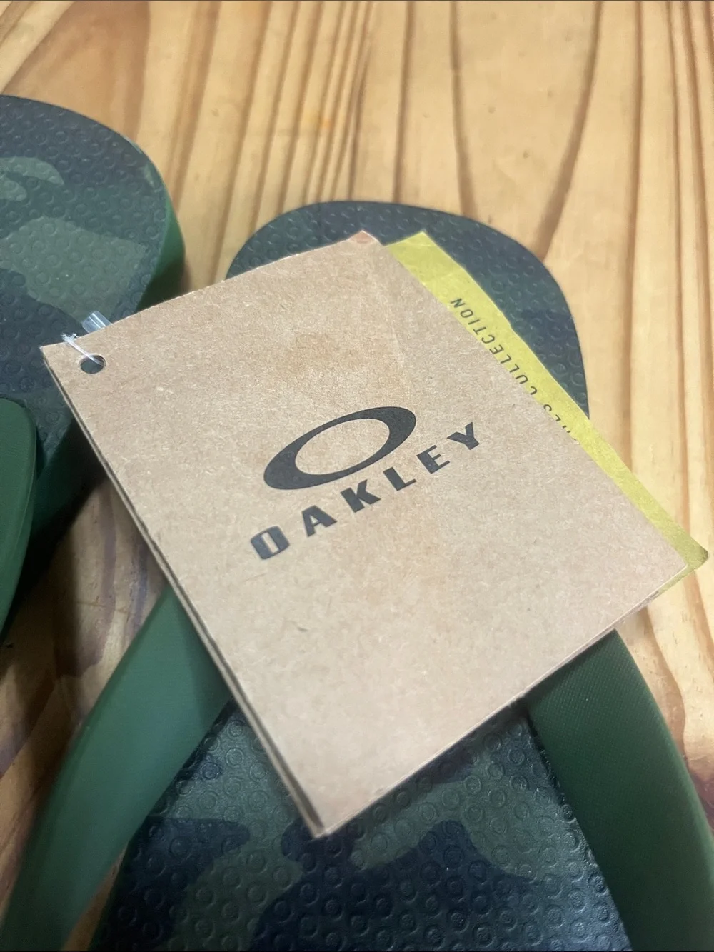 Oakley Wave Point 2.0 Camouflage Flip Flops - Picture 2 of 5